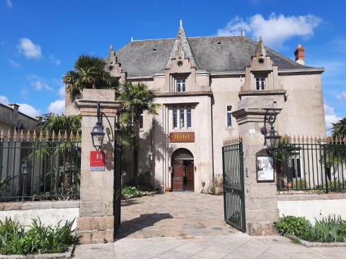 Hôtel De La Barbacane : Hotels proche de Les Landes-Genusson