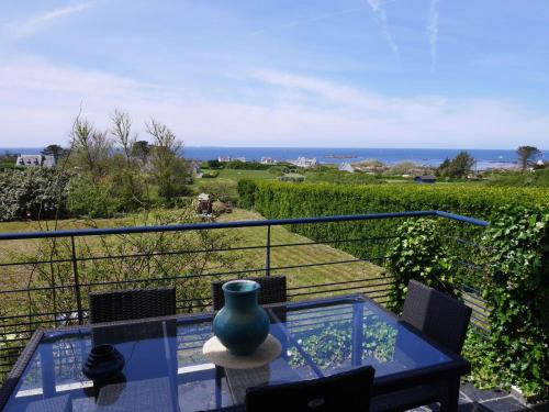Holiday home with sea views, Lampaul-Plouarzel : Maisons de vacances proche de Lanrivoaré