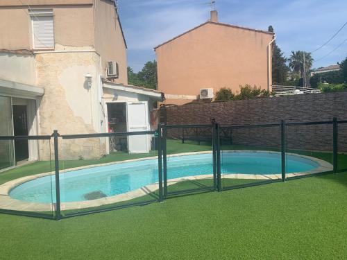 Petit appartement chez l’hôte avec piscine : Sejours chez l'habitant proche du 12e Arrondissement de Marseille