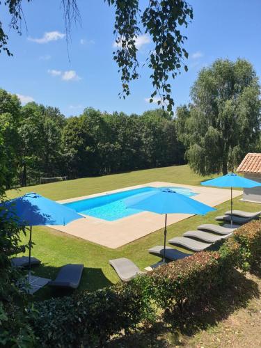Gites in Rebeyrat are two charming, spacious gites offering privacy and tranquillity for that perfect get away from it all holiday : Maisons de vacances proche de Champniers-et-Reilhac