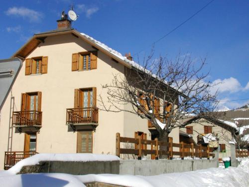Maison de 7 chambres avec jardin amenage a Villar Saint Pancrace a 1 km des pistes : Maisons de vacances proche de Villar-Saint-Pancrace
