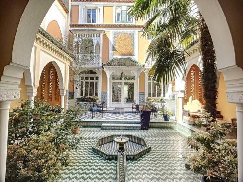Magnifique Riad avec patio extérieur : Villas proche de Saint-Rémy-en-Rollat