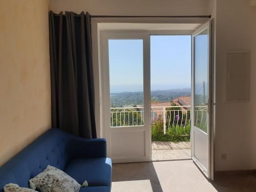 Appartement A Caserella entièrement rénové avec terrasse et vue panoramique sur mer : Appartements proche de Santa-Maria-Poggio