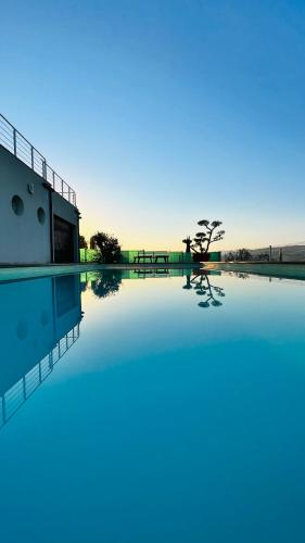 Havre de paix, vue pano, terrasse, piscine, nature. : Villas proche de La Bezole