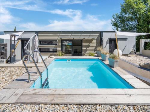 Brand new modern villa beautifully situated with private pool : Villas proche de Pied-de-Borne