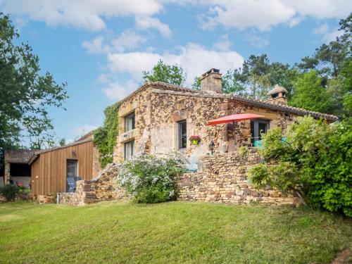 Tranquil Holiday Home in Mazeyrolles with Garden : Maisons de vacances proche de Soulaures