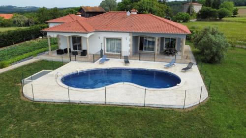 Villa avec piscine privée : Villas proche de Saint-Barthélemy-d'Agenais