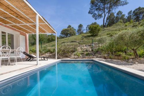 Petit Paradis Garrigue : Maisons de vacances proche de Cannes-et-Clairan