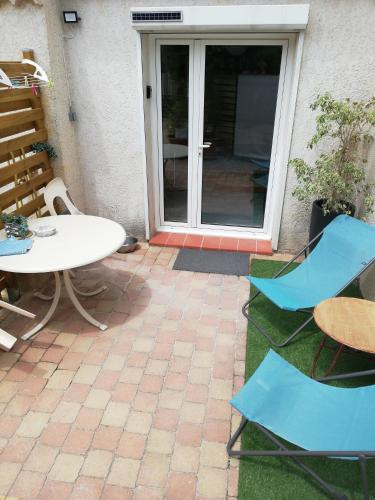 Suite parentale indépendante avec terrasse sud : Maisons d'hotes proche de Roquefort-la-Bédoule