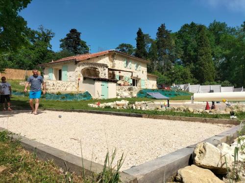 Gîte Le Malartic Gersois avec piscine : Maisons de vacances proche de Sainte-Marie