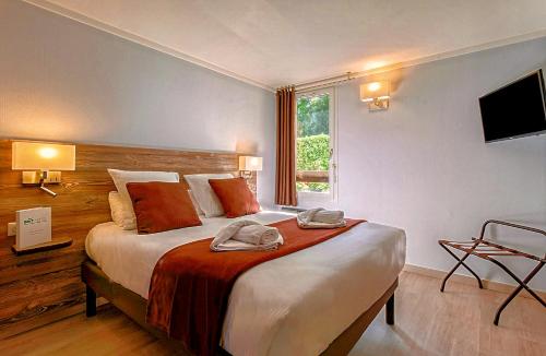 Brit Hotel Confort Pau Lons : Hotels proche de Viellenave-d'Arthez