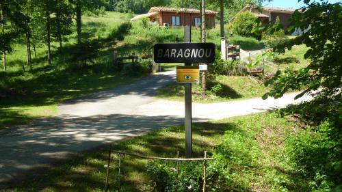 Gîte la Lanterne transition écologique avec borne de recharge 7kw Site sous vidéo protection : Maisons de vacances proche de Ventenac