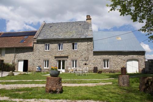 Chez de Vergne : B&B / Chambres d'hotes proche de Saint-Alyre-ès-Montagne