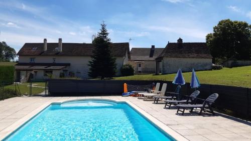 Gites Le Clos de Lamie avec 2 piscines privées : Maisons de vacances proche de Saint-Antoine-d'Auberoche