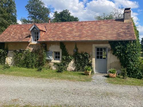 Lake View Cottage close to Le Mans 24H circuit : Maisons de vacances proche de Louplande