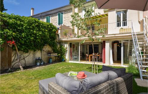 Awesome home in Pernes-les-Fontaines with WiFi and 3 Bedrooms : Maisons de vacances proche de Pernes-les-Fontaines