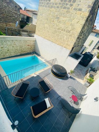 Agréable maison de village avec piscine : Maisons de vacances proche d'Aimargues