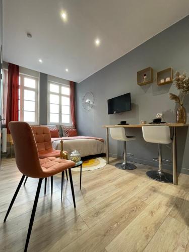 Studio Vieux Valenciennes : Appartements proche d'Onnaing