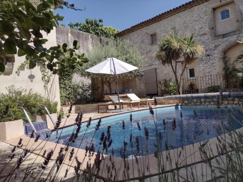 La Maison Des Autres, piscine chauffée, chambres d'hôtes proches Uzès, Nîmes, Pont du Gard : Maisons d'hotes proche de Moulézan