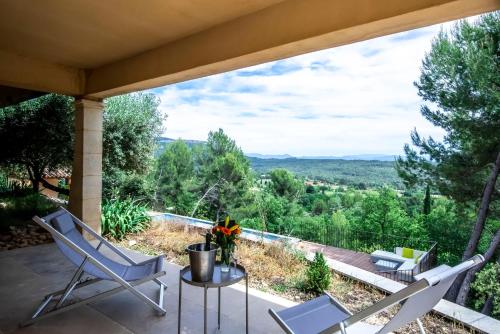 Studio Panoramic with the pool near Saint Victoire Aix en Provence : Appartements proche de Beaurecueil