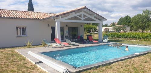 Villa de charme & sa piscine privée - Ardèche : Maisons de vacances proche de Malons-et-Elze