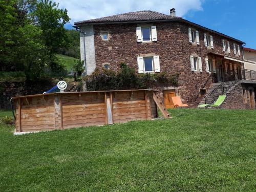 Gîte Les Paredous : Maisons de vacances proche de Saint-Victor-et-Melvieu