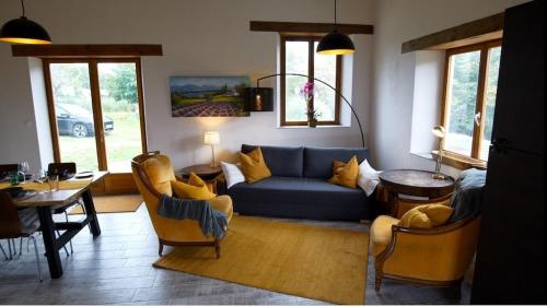 Walnut Lodge Espas 2 bedroom, Barn Conversion : Maisons de vacances proche de Margouët-Meymes