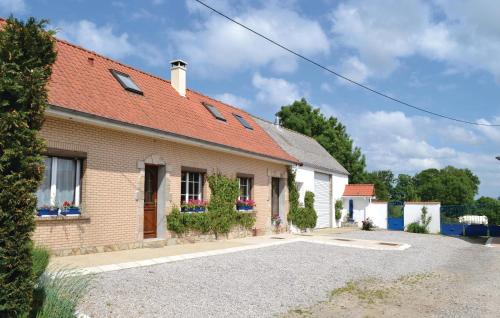 Amazing home in Senlecques with 3 Bedrooms and WiFi : Maisons de vacances proche de Merck-Saint-Liévin
