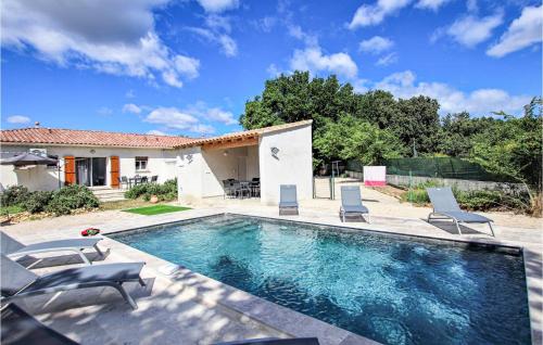 Nice Home In Rochefort Du Gard With 6 Bedrooms, Private Swimming Pool And Heated Swimming Pool : Maisons de vacances proche de Saze