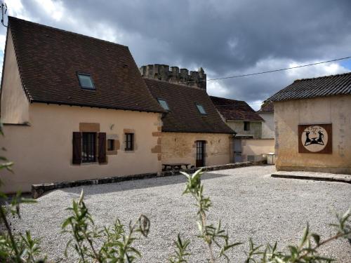 Cosy Holiday Home in Rudelle in a Charming Little Village : Maisons de vacances proche de Saint-Maurice-en-Quercy
