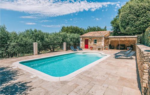 Amazing Home In Lioux With Outdoor Swimming Pool, Private Swimming Pool And 3 Bedrooms : Maisons de vacances proche de Lioux