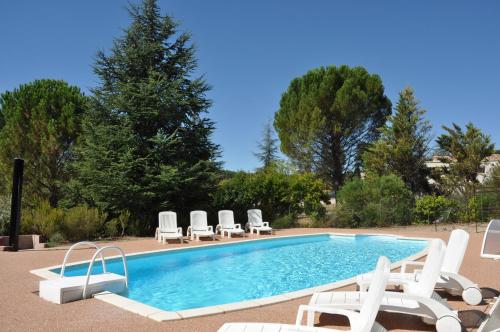 Maison de 3 chambres avec piscine partagee terrasse et wifi a Rustrel : Maisons de vacances proche de Gignac