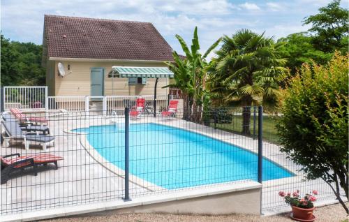 Nice Home In Sceau-saint-angel With 3 Bedrooms, Private Swimming Pool And Outdoor Swimming Pool : Maisons de vacances proche de Saint-Pardoux-la-Rivière