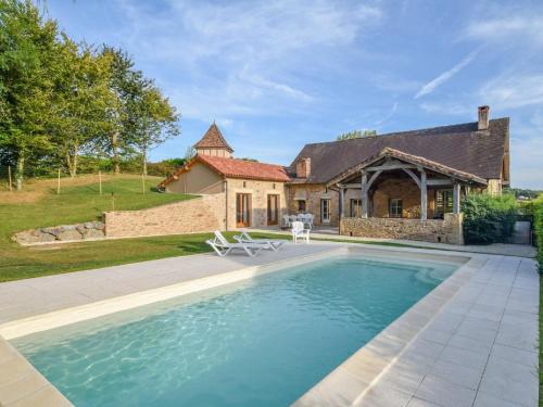 Cosy cottage in St Medard D'excideuil with pool : Maisons de vacances proche de Dussac