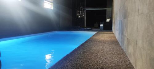 Suite avec piscine privée : Sejours chez l'habitant proche de Coubron