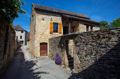 Maison en pierres au coeur du village médiéval de Villeneuve : Maisons de vacances proche de Sainte-Croix