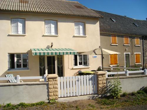Maison de 4 chambres avec terrasse amenagee a Valuejols : Maisons de vacances proche de Neussargues-Moissac