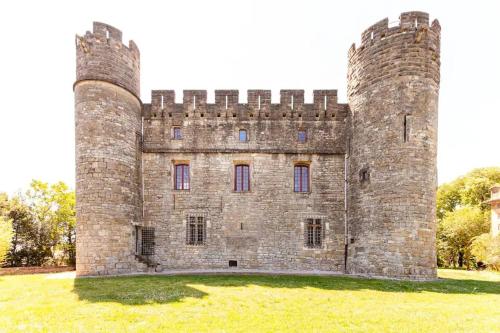 Chateau de Castelnau Valence : Maisons de vacances proche de Garrigues-Sainte-Eulalie