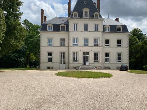 Château de Courbouzon & SPA : Appartements proche de Courbouzon