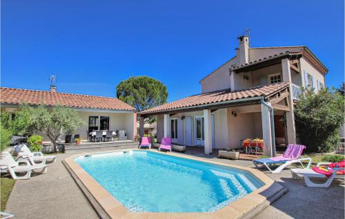 Beautiful Home In Lussas With 6 Bedrooms, Wifi And Outdoor Swimming Pool : Maisons de vacances proche de Vesseaux