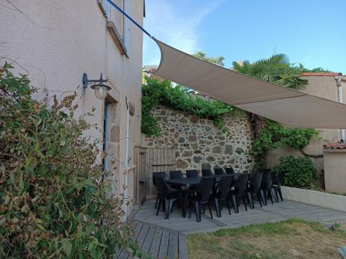Gîte 14 personnes à proximité du Puy du Fou Bonheur à l' Aubépin à 18 minutes du célèbre parc : Maisons de vacances proche de Montournais