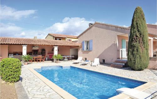 Nice Home In Valreas With 4 Bedrooms, Wifi And Outdoor Swimming Pool : Maisons de vacances proche de Valréas