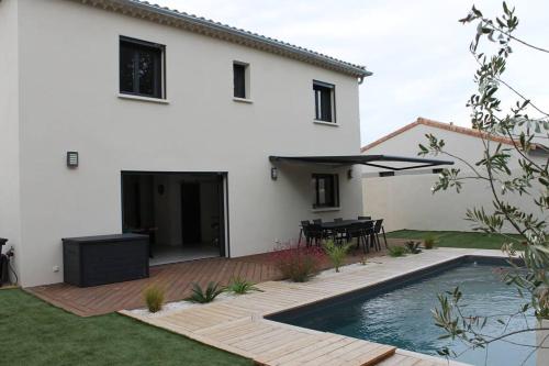 Villa moderne climatisée avec piscine privée : Villas proche de Rochefort-du-Gard
