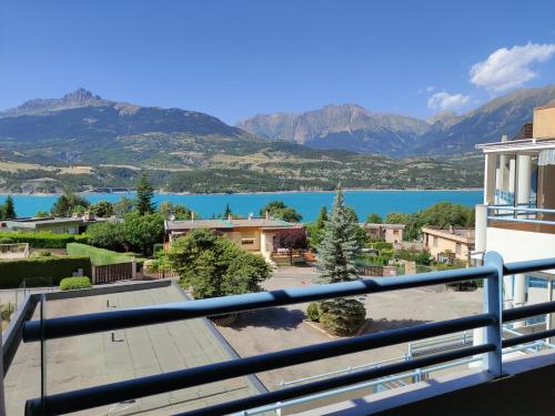Studio vue sur lac et montagne : Appartements proche de Pontis