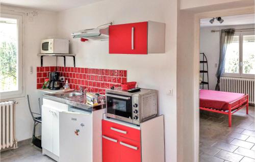 Awesome apartment in Reauville with WiFi and 1 Bedrooms : Appartements proche de Montjoyer