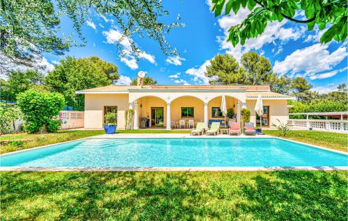Amazing Home In Roquefort-les-pins With Wifi, Private Swimming Pool And Outdoor Swimming Pool : Maisons de vacances proche de Le Rouret