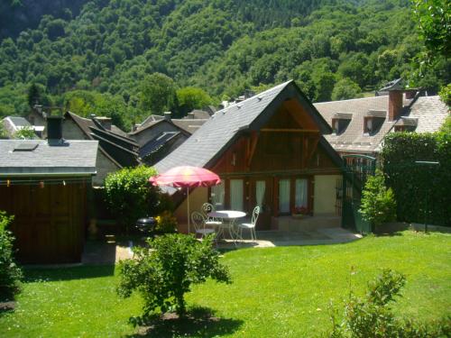 petite maison de montagne avec jardin : Maisons de vacances proche d'Arlos
