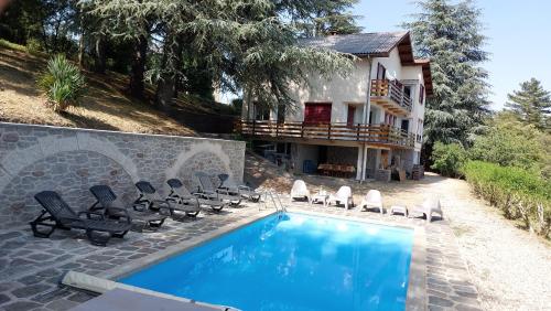 Chalet 14 pers avec vue panoramique et piscine chauffée : Maisons de vacances proche de Pourcharesses