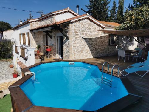 Charmante villa, piscine, mer 10 min à pied : Villas proche de Ceyreste
