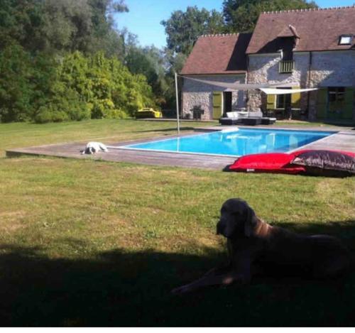 Villa avec piscine chauffée billard flipper 9 couchages : Villas proche de Jambville